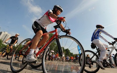 圖文-武漢啟動(dòng)&ldquo;全民健身日&rdquo;活動(dòng) 一起騎自行車(chē)